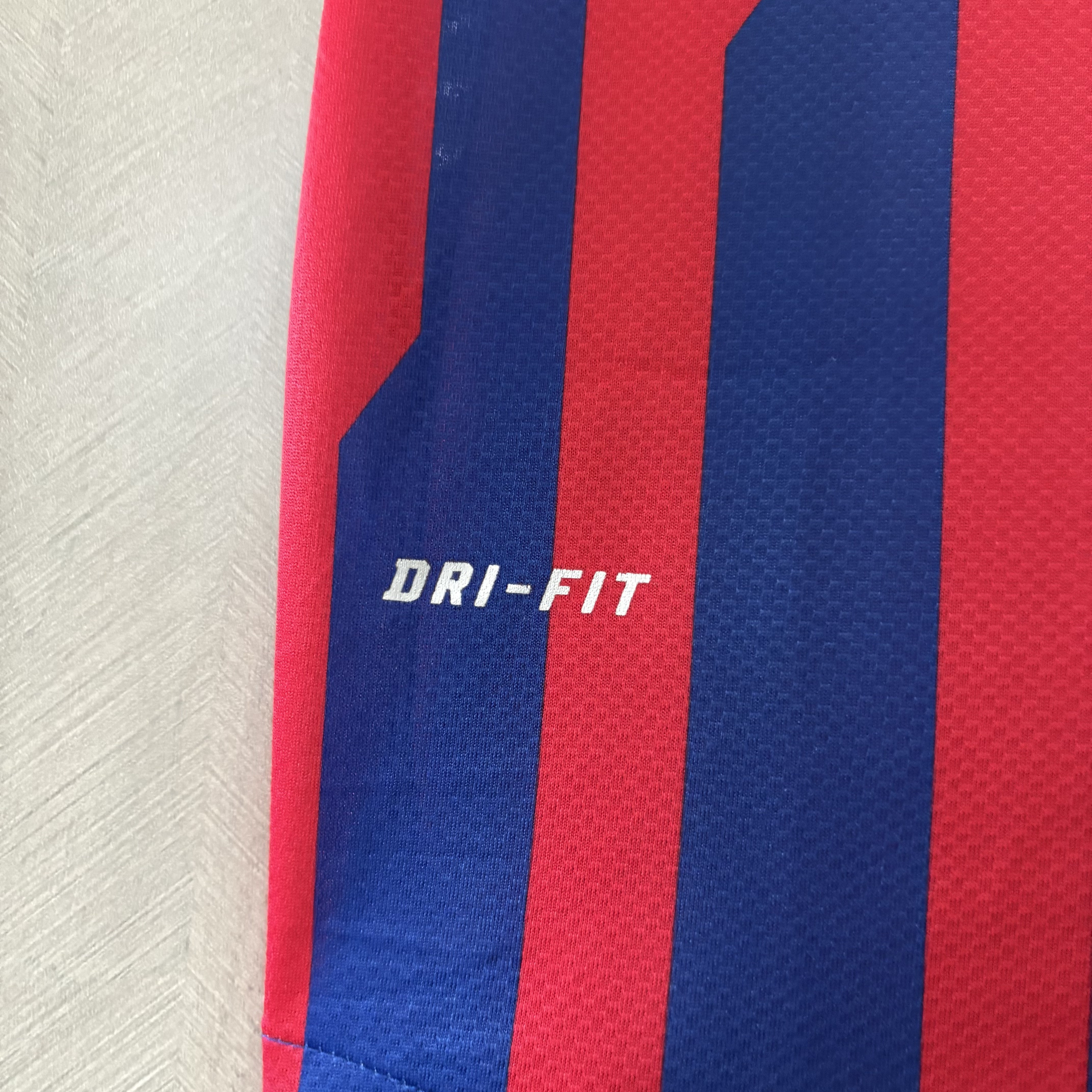 Barcelona 11/12 Mens Retro Home Design 2 Jersey