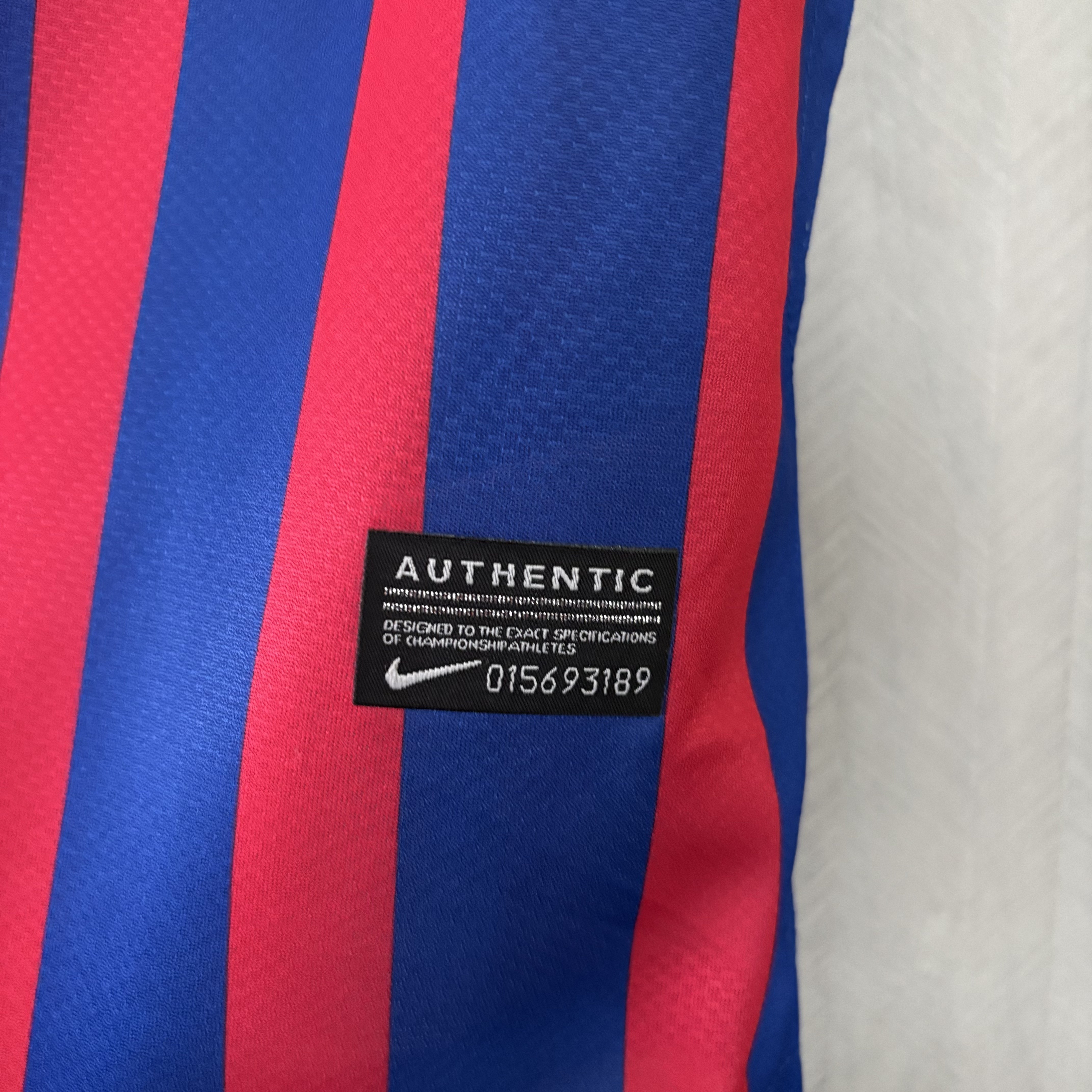 Barcelona 11/12 Mens Retro Home Design 2 Jersey