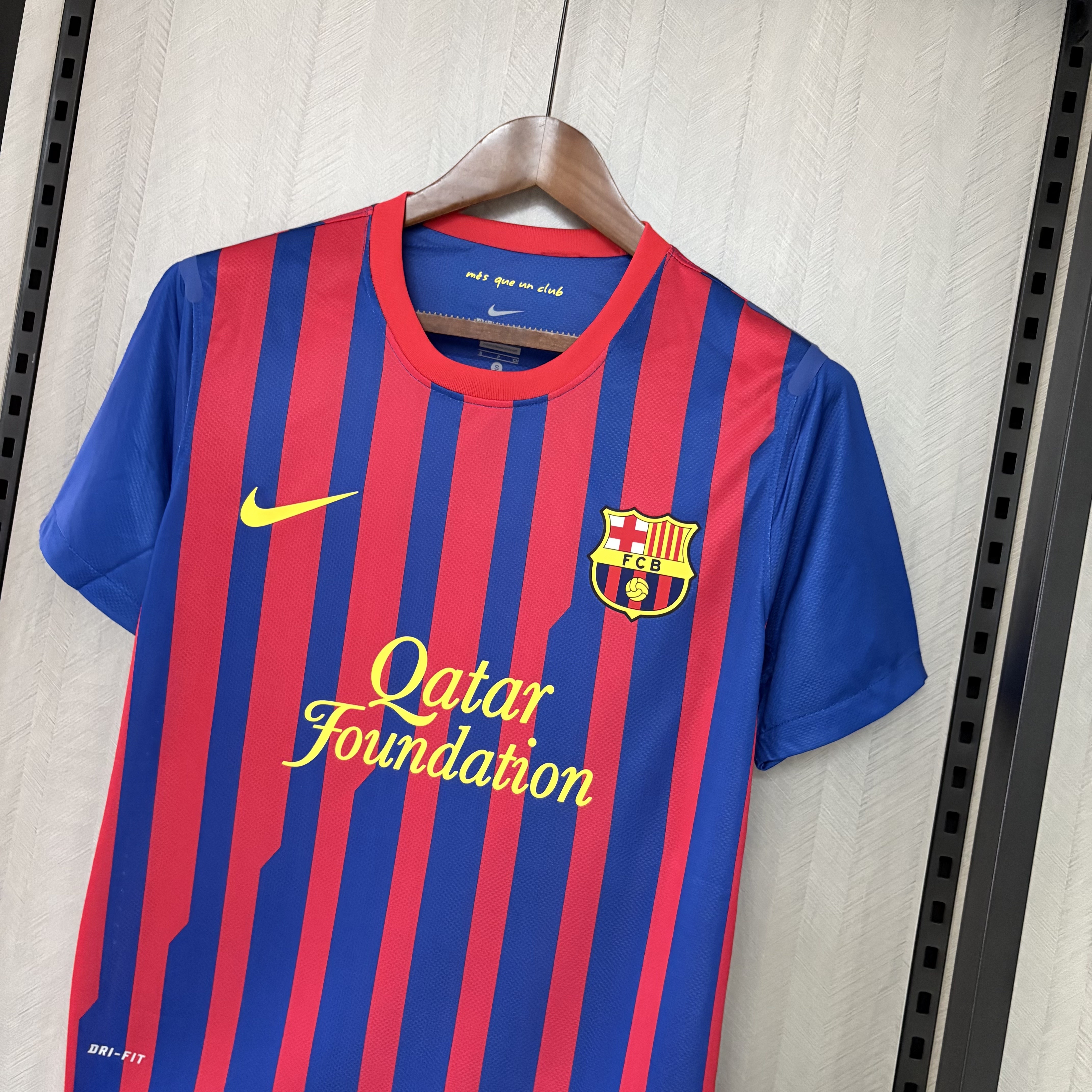 Barcelona 11/12 Mens Retro Home Design 2 Jersey