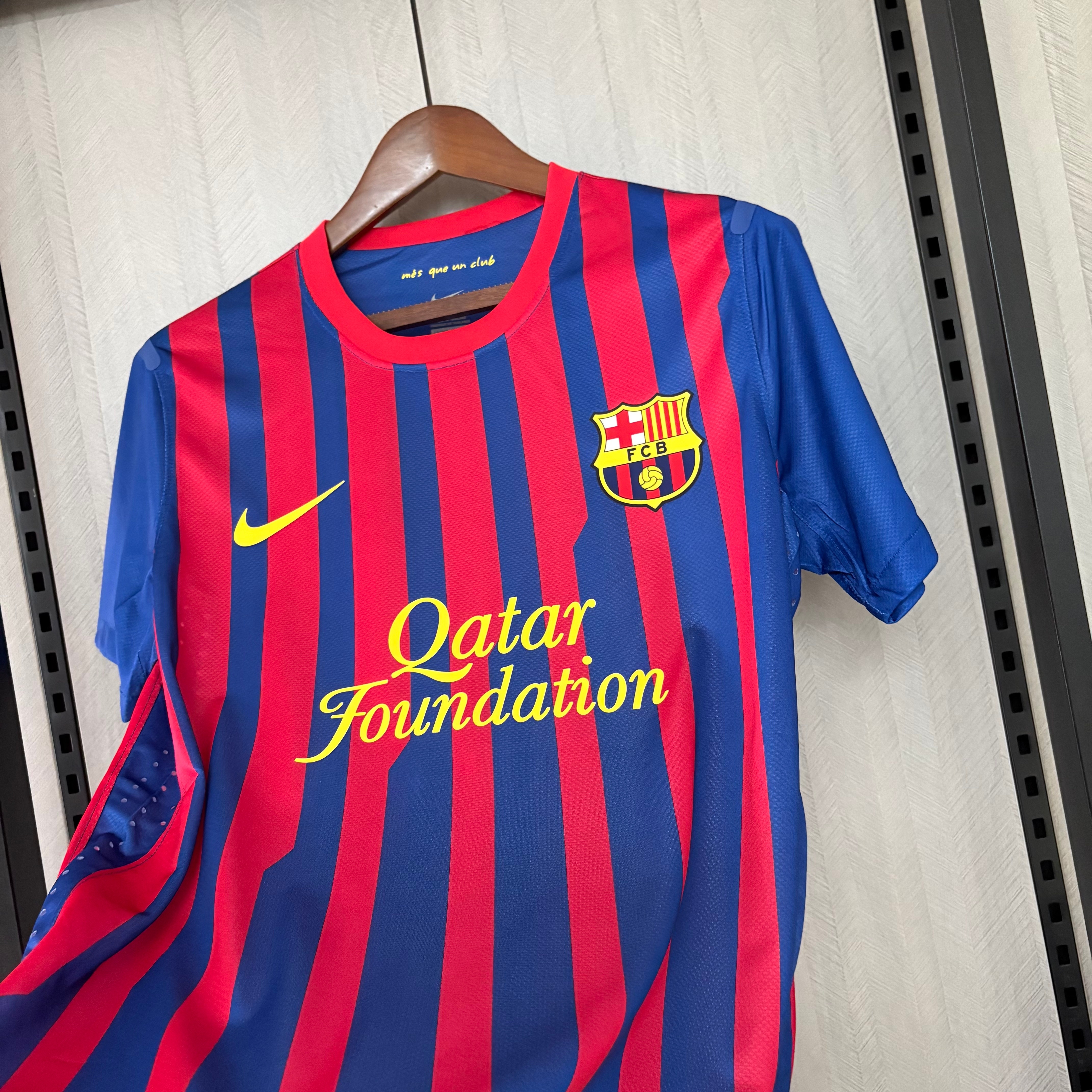 Barcelona 11/12 Mens Retro Home Design 2 Jersey