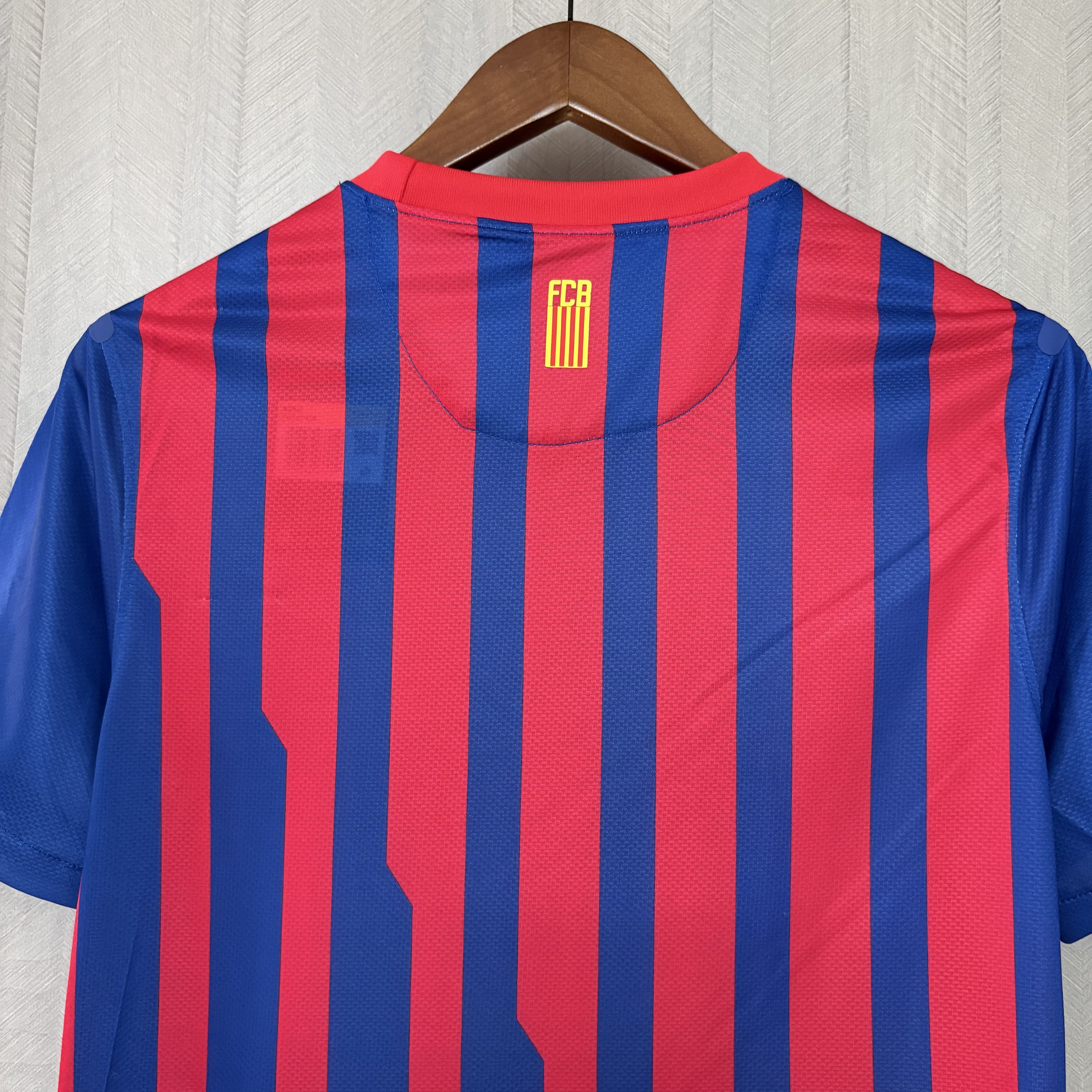 Barcelona 11/12 Mens Retro Home Design 2 Jersey