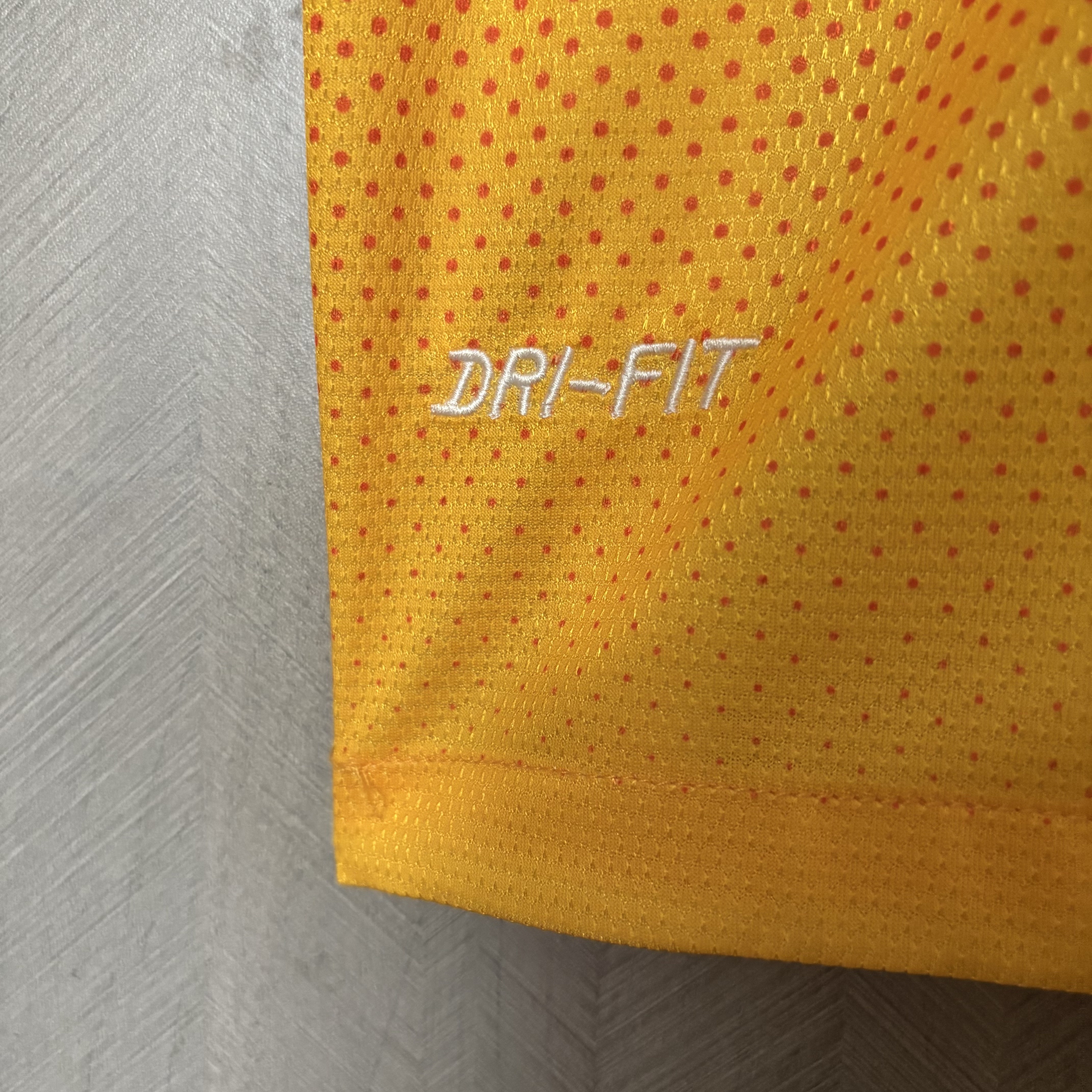 Barcelona 12/13 Mens Retro Away Kit