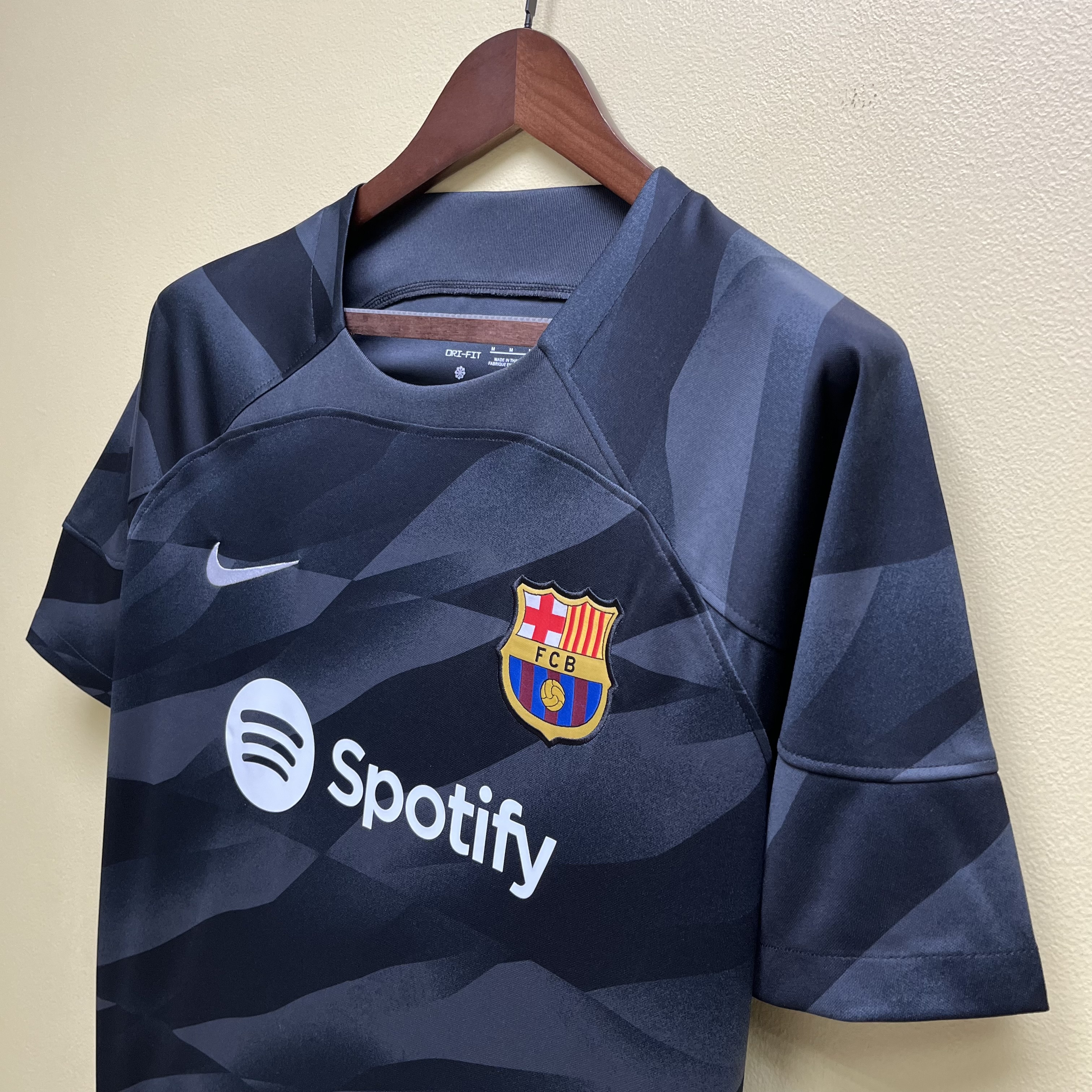 Barcelona 23/24 Mens Black Goalkeeper Jersey