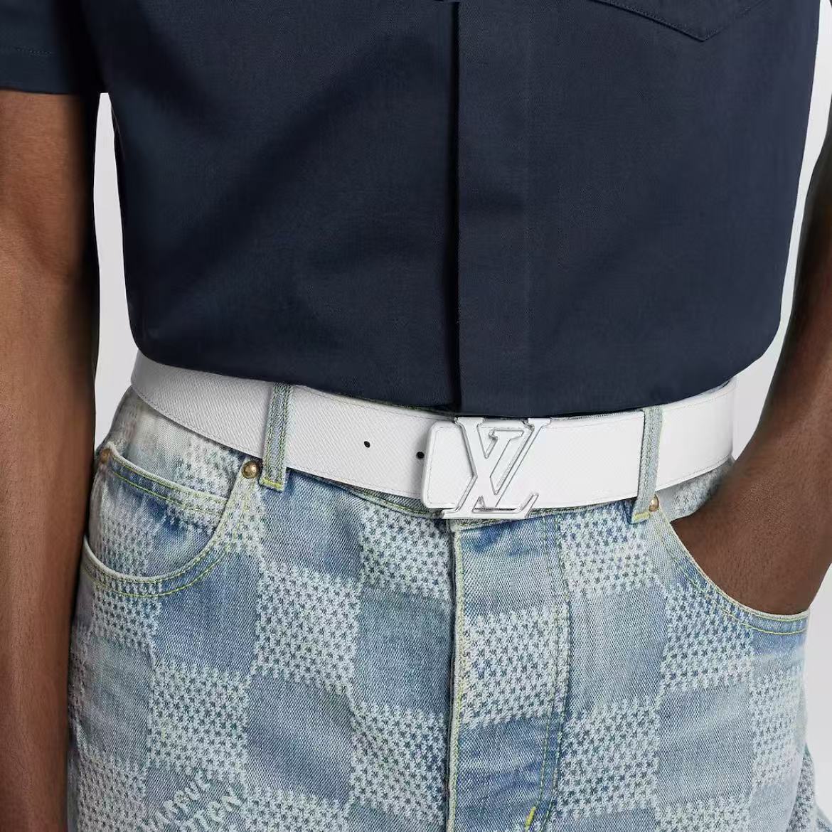 Louis Vuitton LV Initiales 40mm Reversible Belt Silver-color LV Initials Buckle Inlaid with Taïga Calf Leather