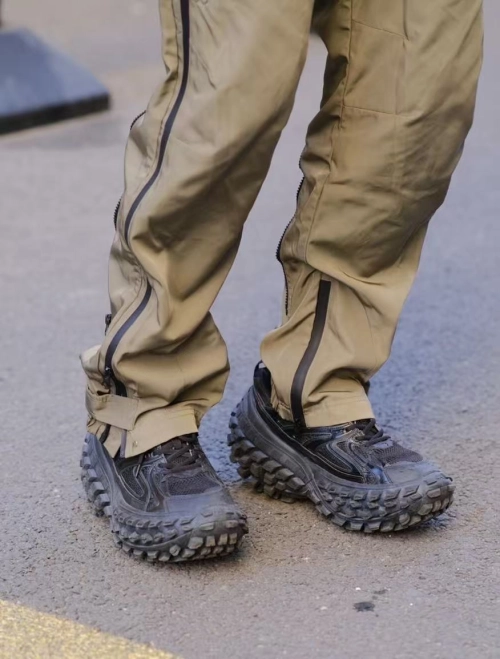 Balenciaga Defender Black 685613 W2RA6 1000 reviewed byMarcus Johnson