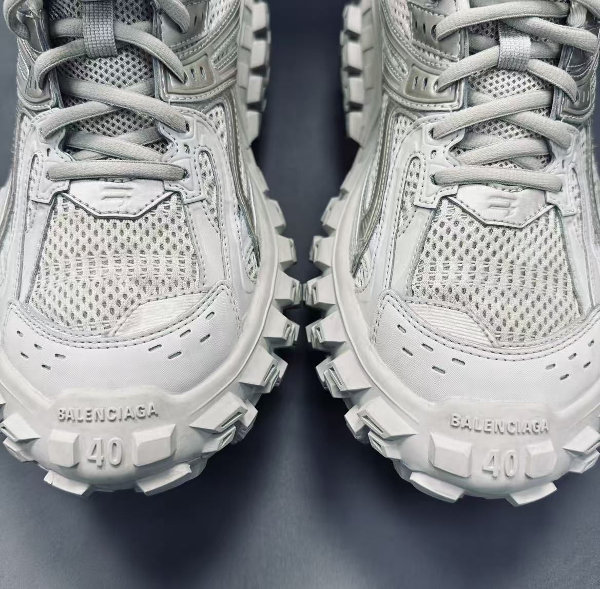 Balenciaga Defender Light Gray 685611 W2RA6 1200 review Thompson 00