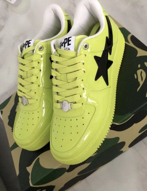 A BATHING APE Bape STA 1H70-101-001 reviewed byMalcolm Davis