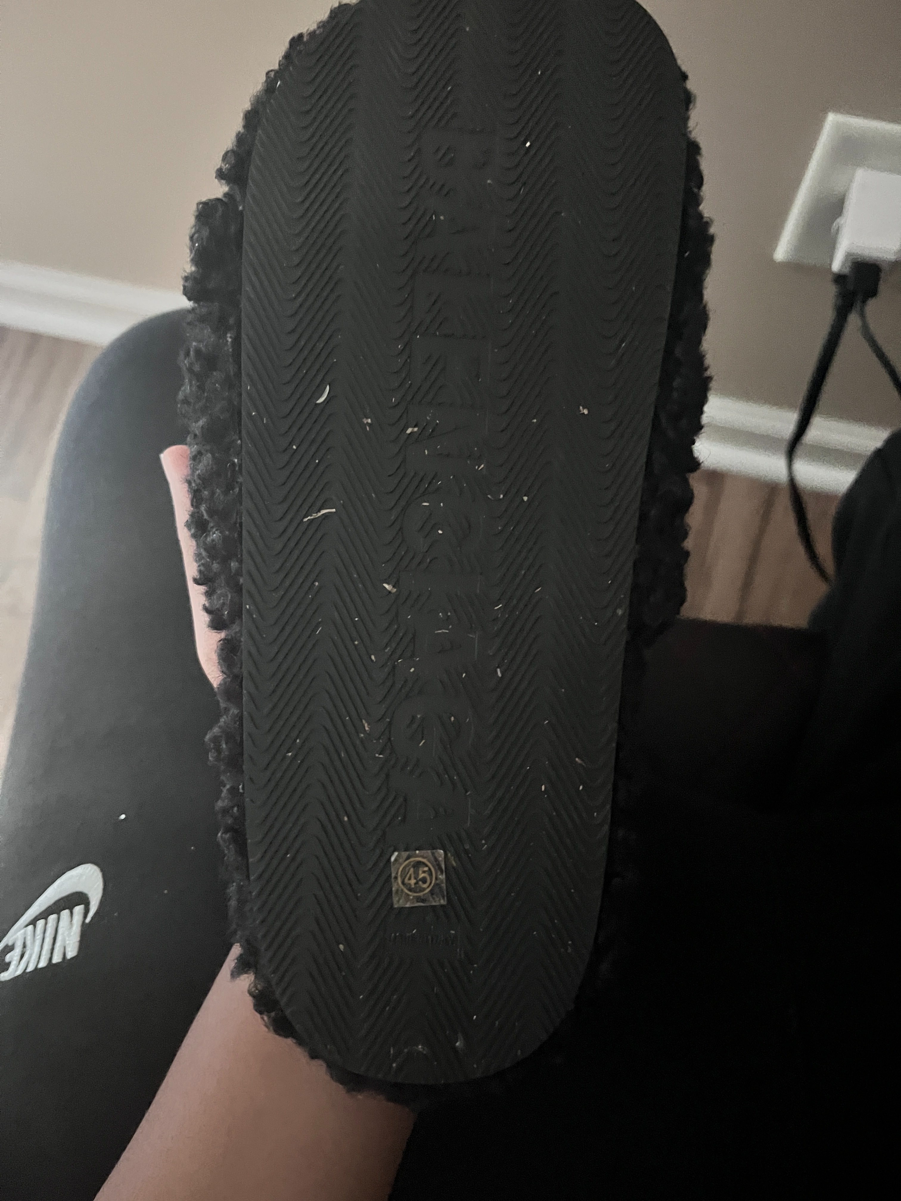 Balenciaga Furry Slides Black Coke review 3***k 03