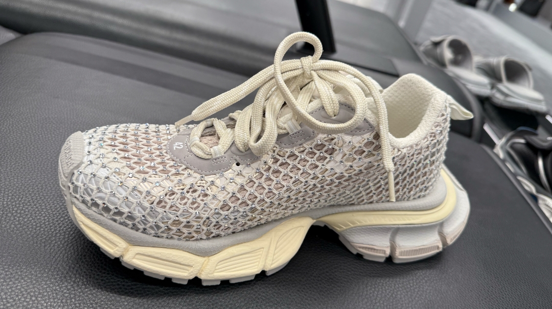 Balenciaga 3XL Sneaker Diamond Champagne 788818 W3XFN 9191 review Alden