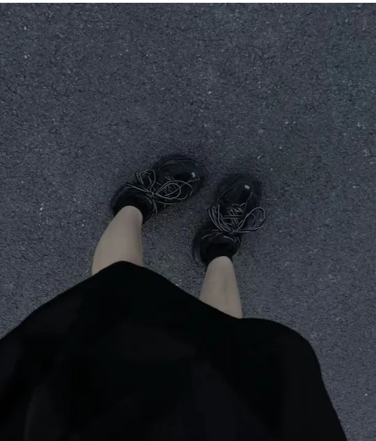 Balenciaga Track LED Sneaker Black review T***e