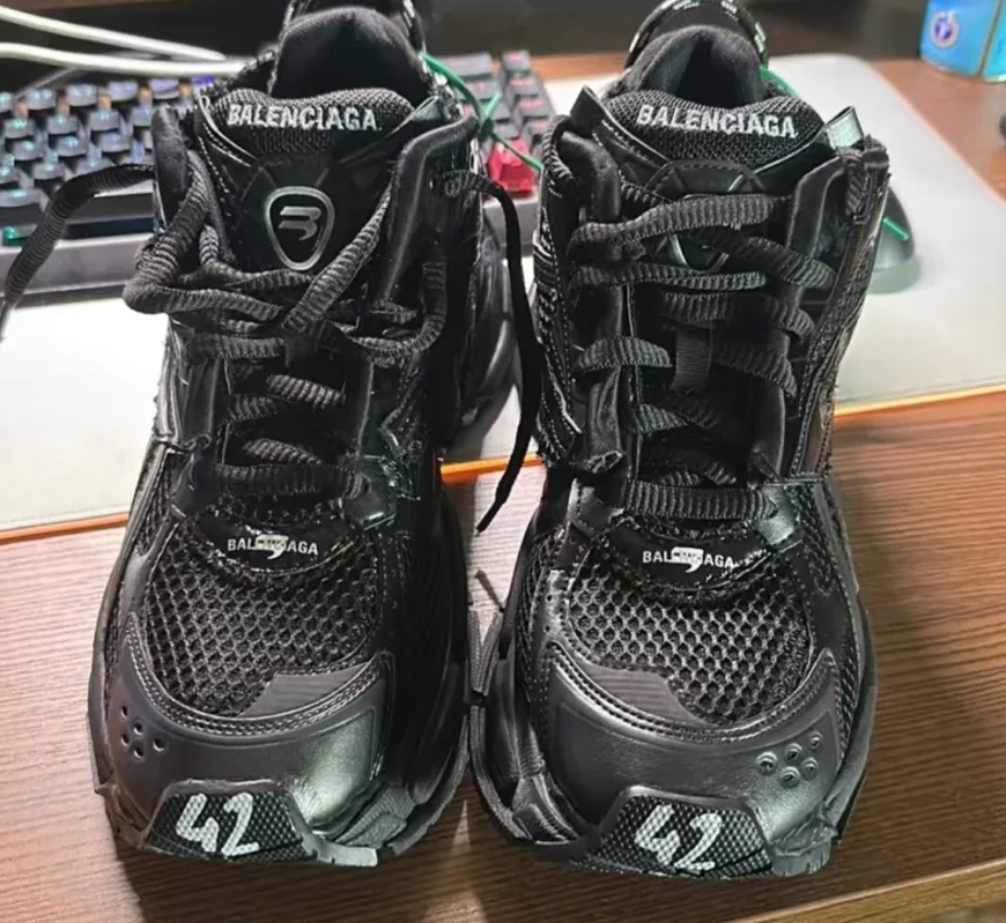 Balenciaga Runner Sneaker All Black 772767 W3RNY 0135 review zg