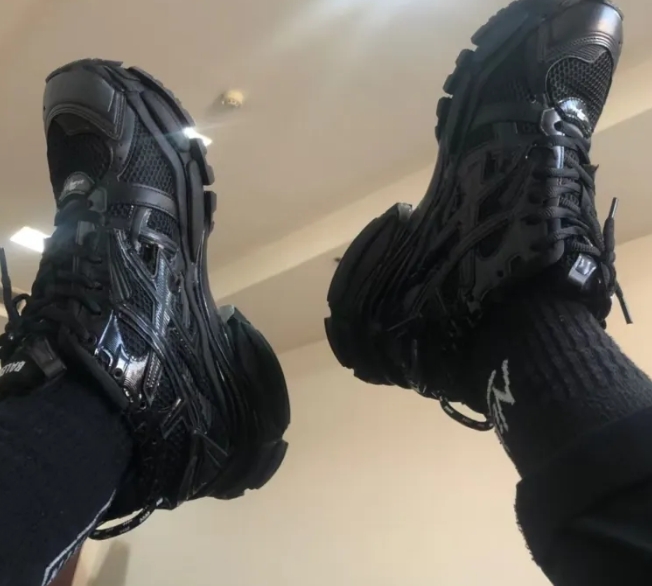 Balenciaga Runner Sneaker All Black 772767 W3RNY 0135 review cy