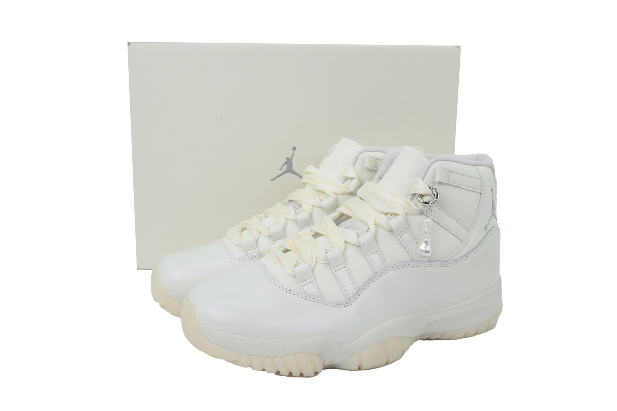 Wmns Air Jordan 11 Retro 'Grand Finale' AR0715-110