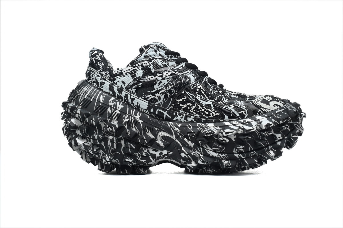 Balenciaga Bouncer Defender Graffiti 685611 W2RG1 9015