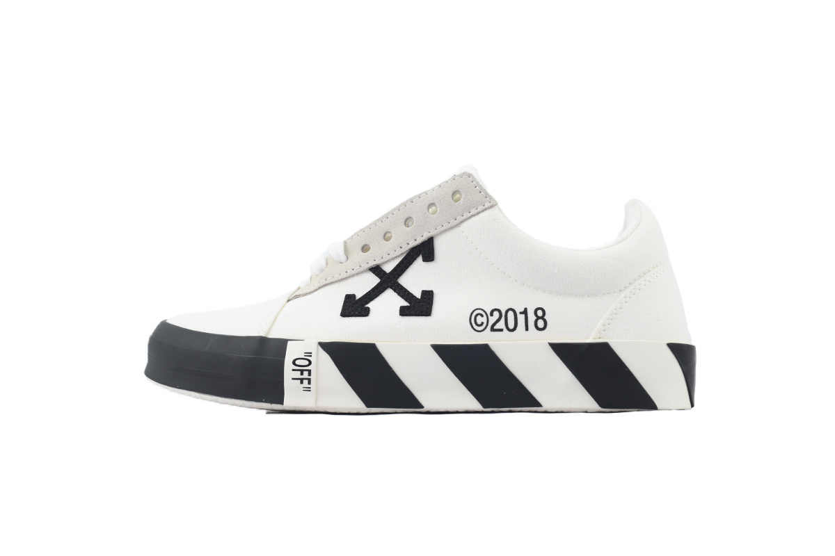 Off-White Vulc Low “White Black”  OMIA085R20C21018 0110