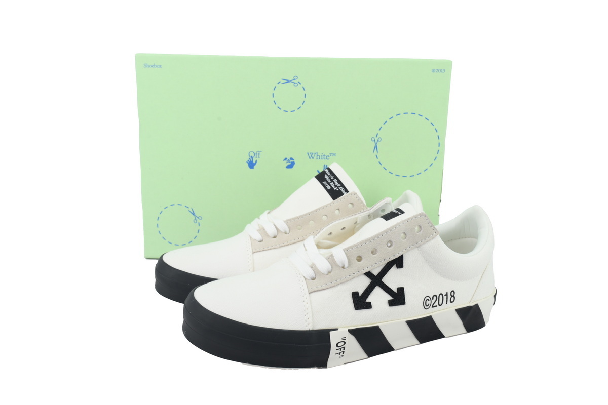 Off-White Vulc Low “White Black”  OMIA085R20C21018 0110