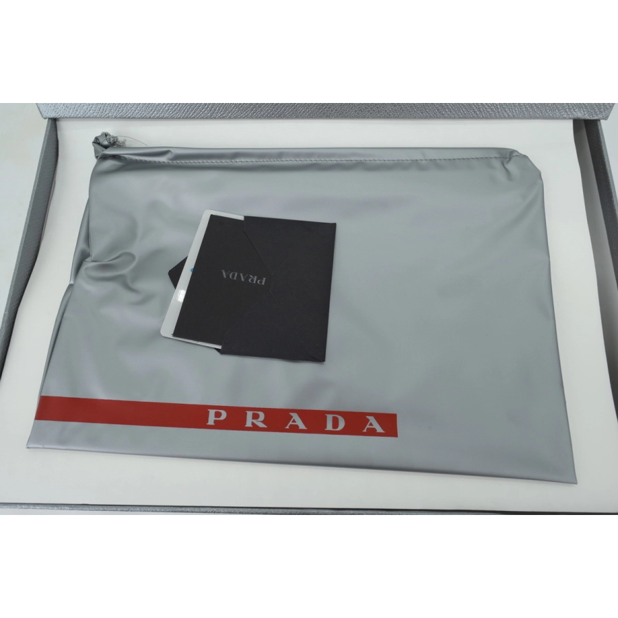 Prada America’s Cup “Black Red”