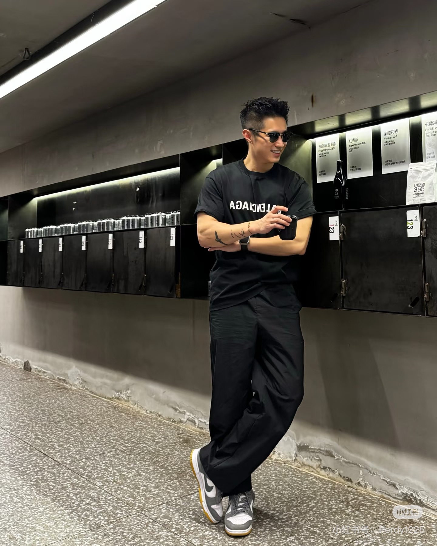 Balenciaga Mirrored Reversed Logo T-Shirt - Black h130