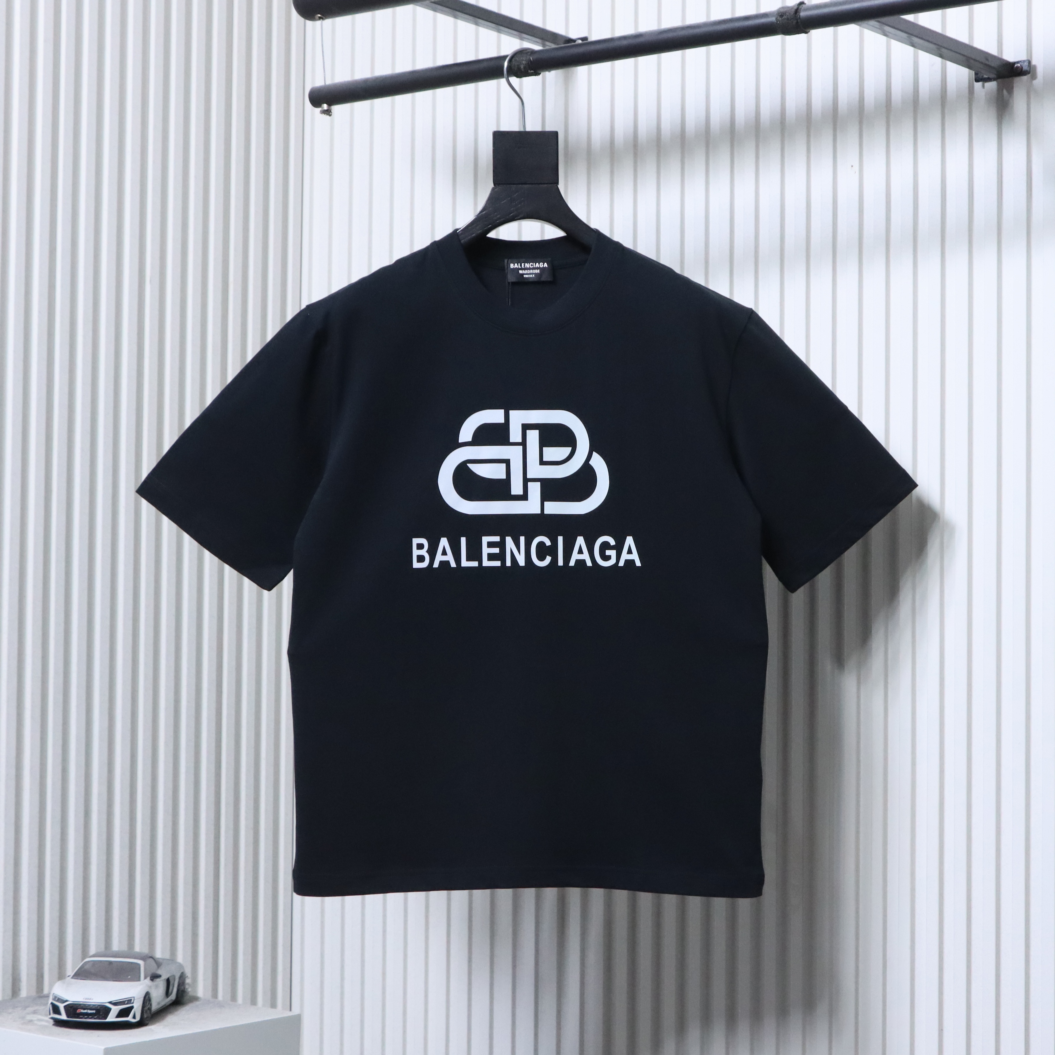 Balenciaga Interlocking BB Logo Oversized T-Shirt - Black h140