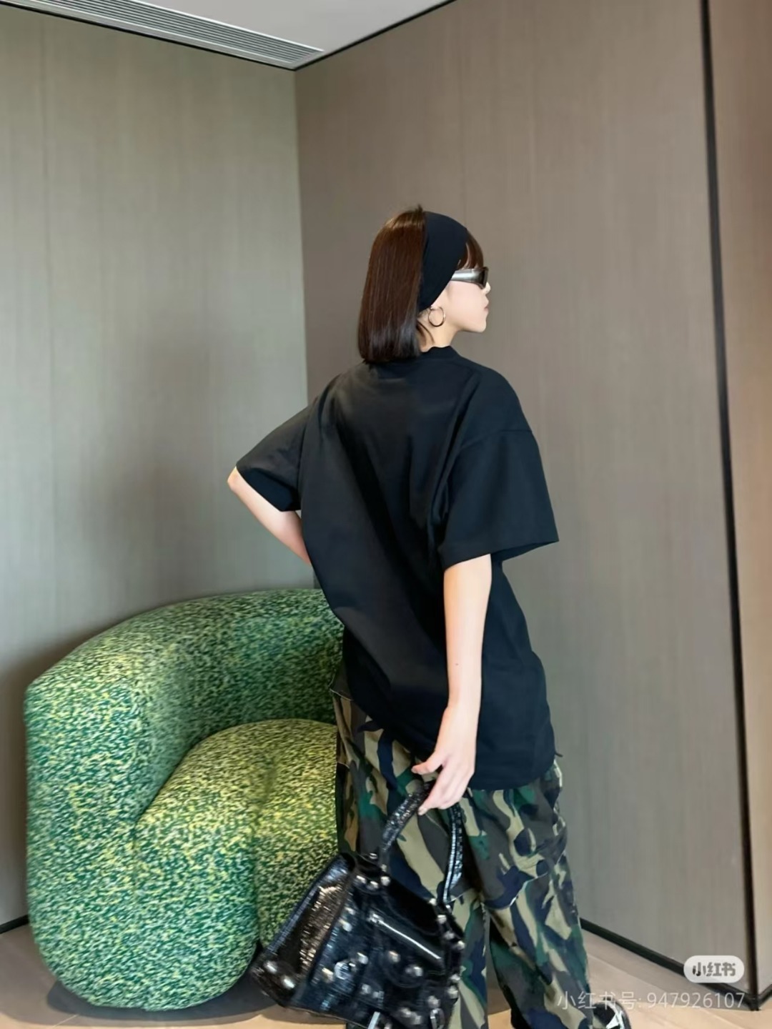 Balenciaga Pigalle Night Graphic Oversized T-Shirt - Black h140