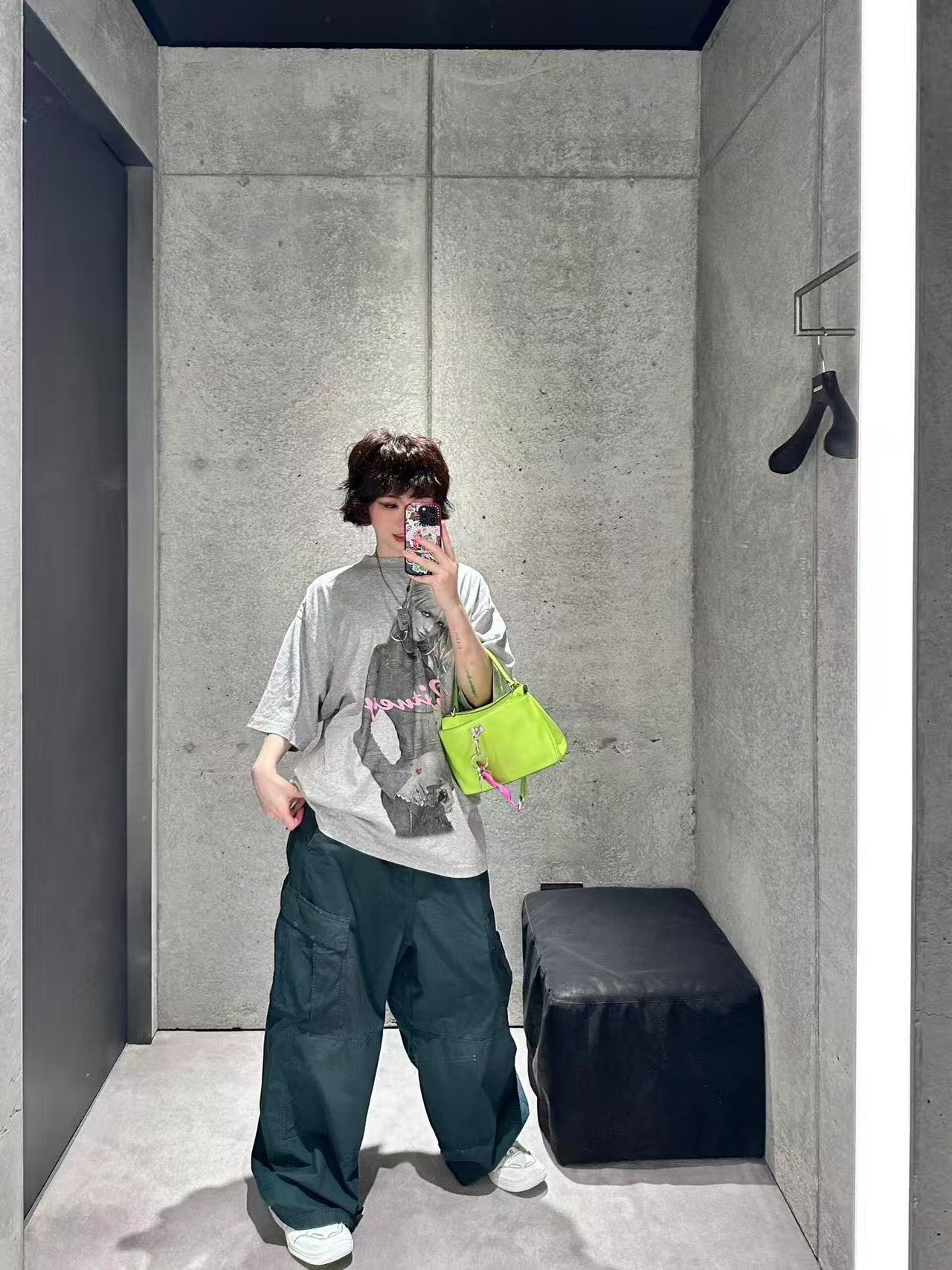 Balenciaga Britney Spears Print Distressed Oversized T-Shirt - Grey h150