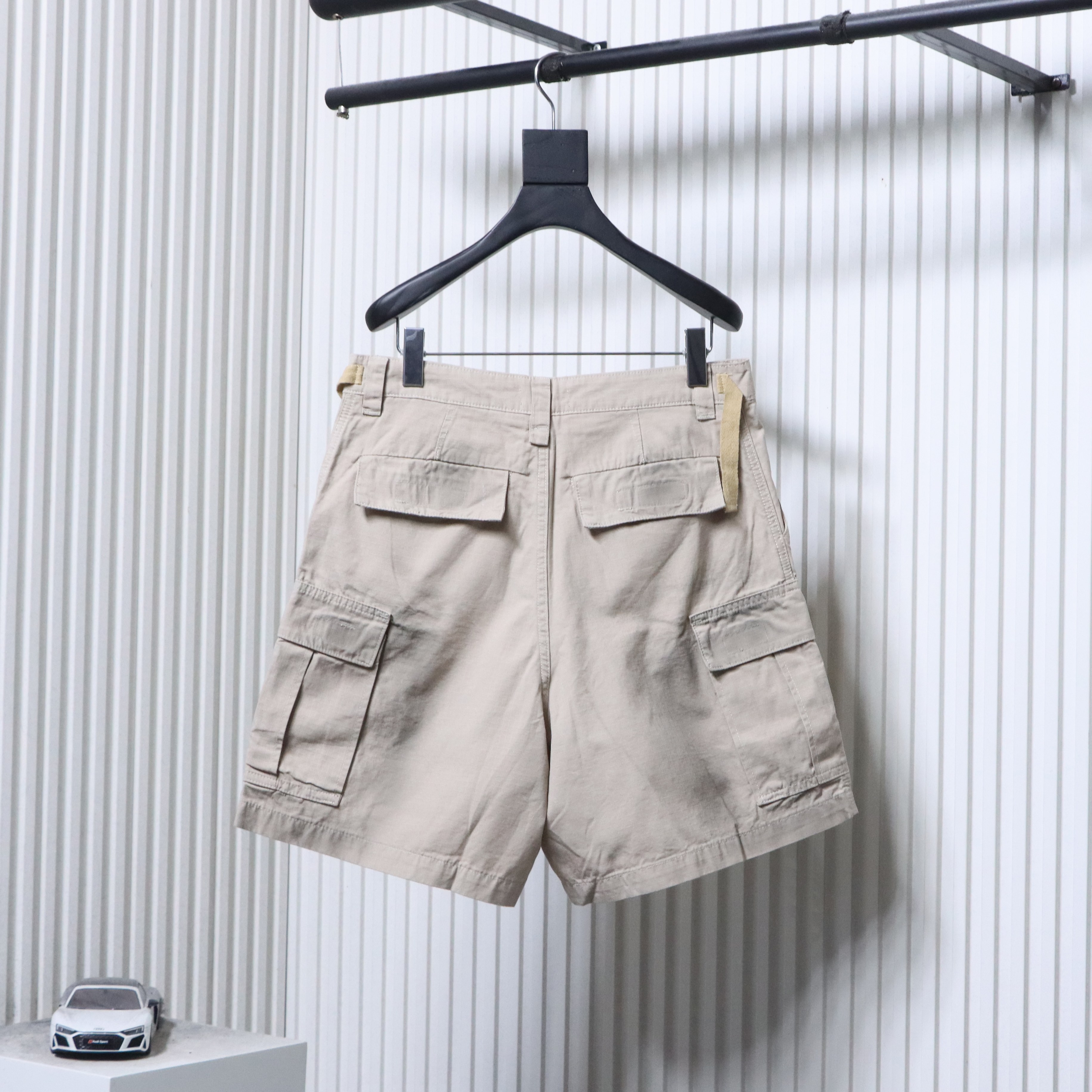 Balenciaga Distressed Cargo Shorts - Beige h260
