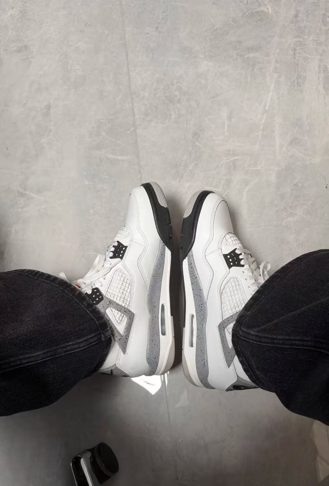 Air Jordan 4 Retro OG 'White Cement' FV5029-100 review 0