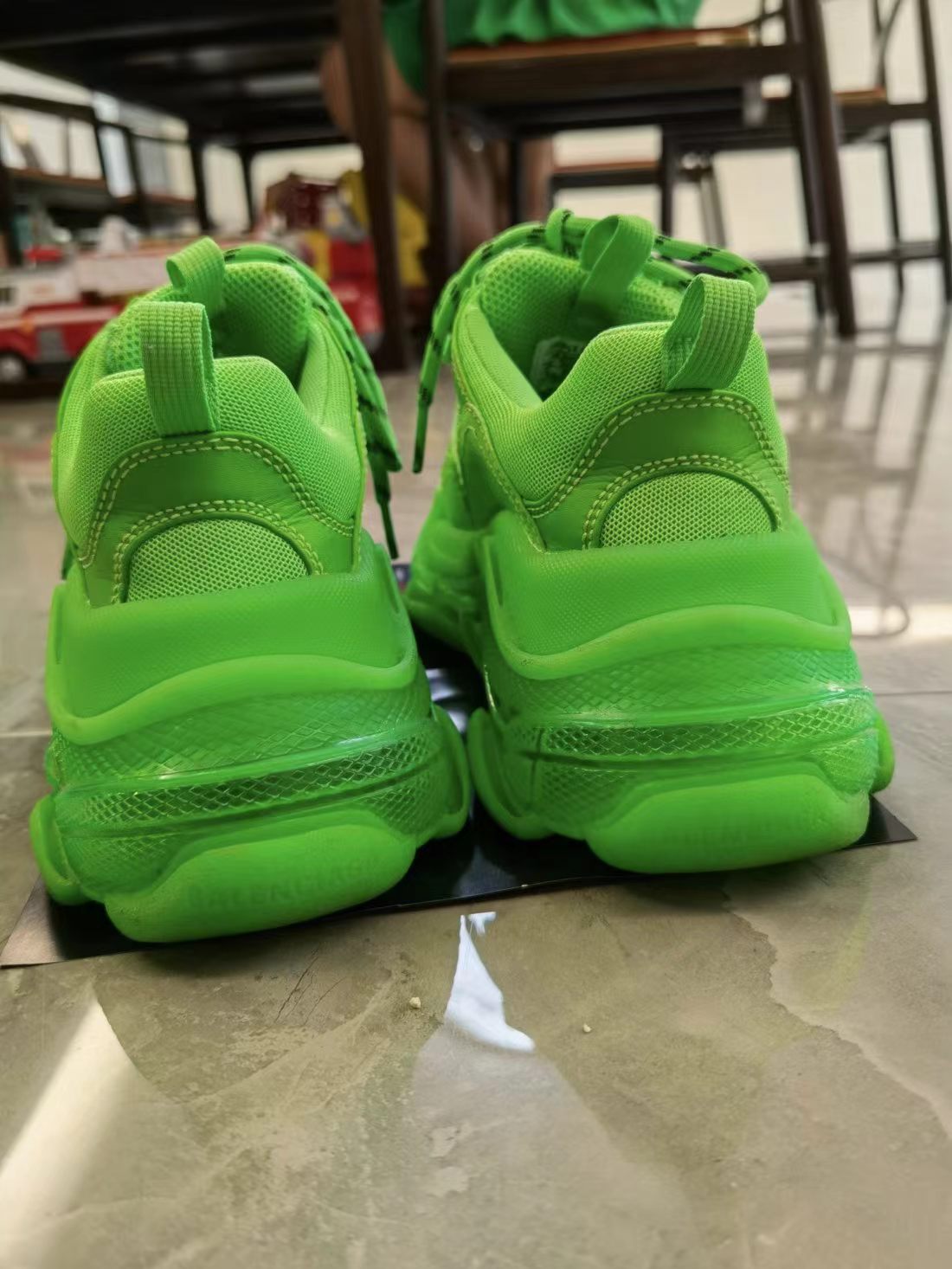 Balenciaga Triple S Green Clear Sole 541624 W09OL 3801 review Le Trinh 01