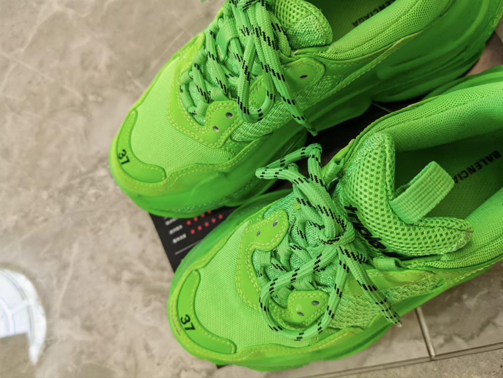 Balenciaga Triple S Green Clear Sole 541624 W09OL 3801 review Le Trinh 00