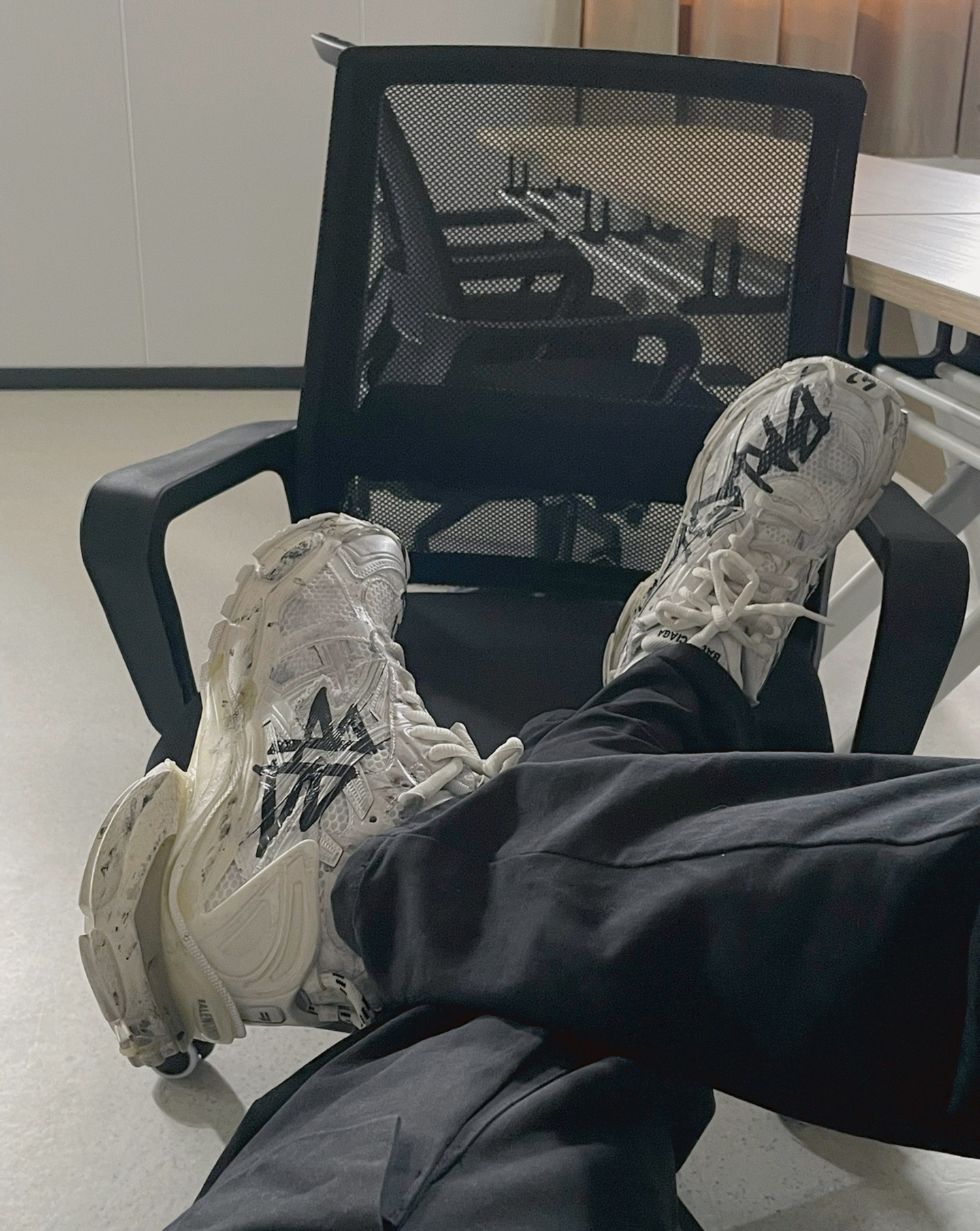 Balenciaga Runner White And Black Characters 677402 W3RBQ 9010  review LiLFloaty 00