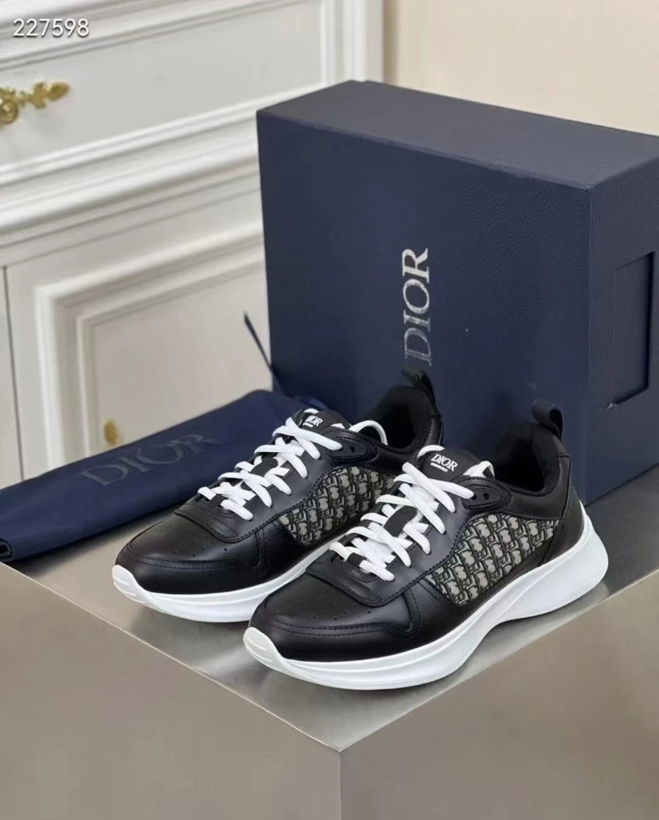 Dior B25 Runner Sneaker Black Oblique review 1