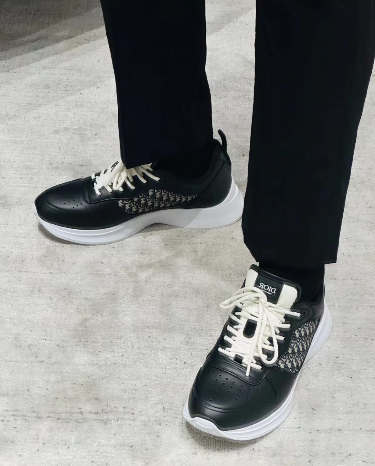 Dior B25 Runner Sneaker Black Oblique review 0