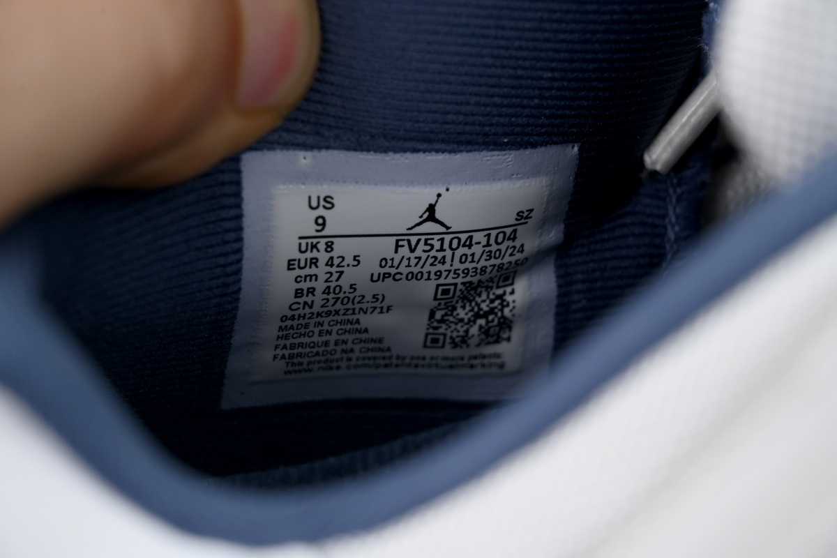Air Jordan 11 Low "Midnight Navy" FV5104-104