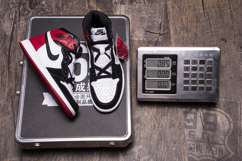 FLAME God Air Jordan 1 High OG “Black Toe”555088-125