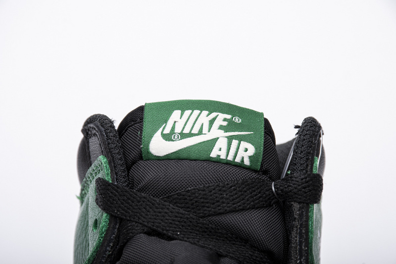 Air Jordan 1 High OG “Pine Green”555088-302