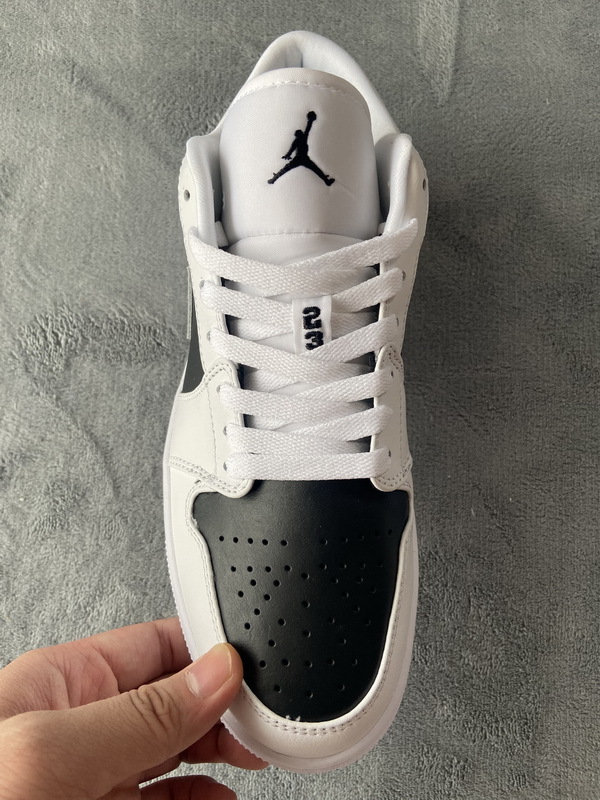 Air Jordan 1 Low Panda DC0774-100