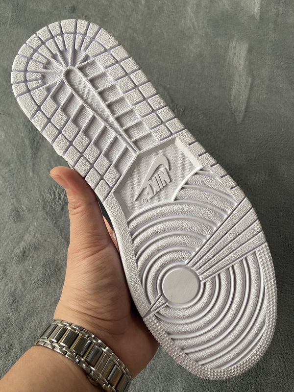 Air Jordan 1 Low Panda DC0774-100