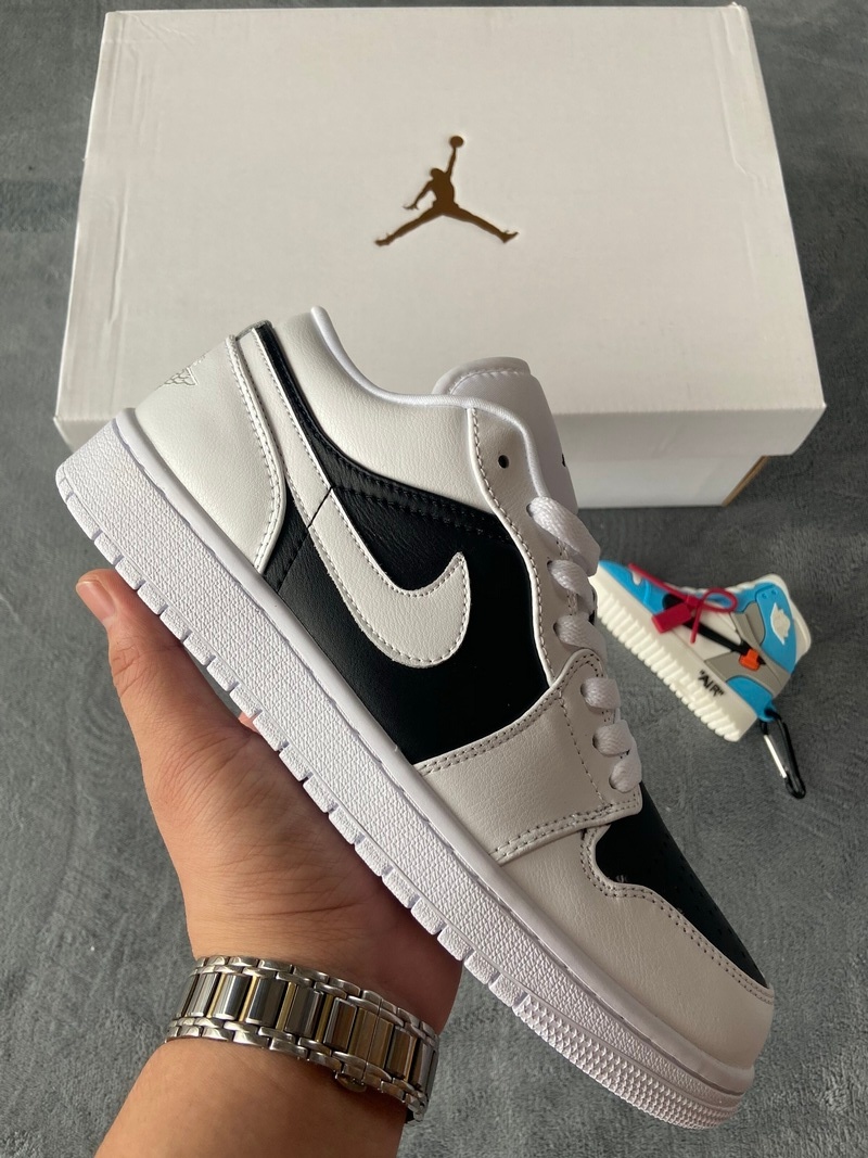 Air Jordan 1 Low Panda DC0774-100
