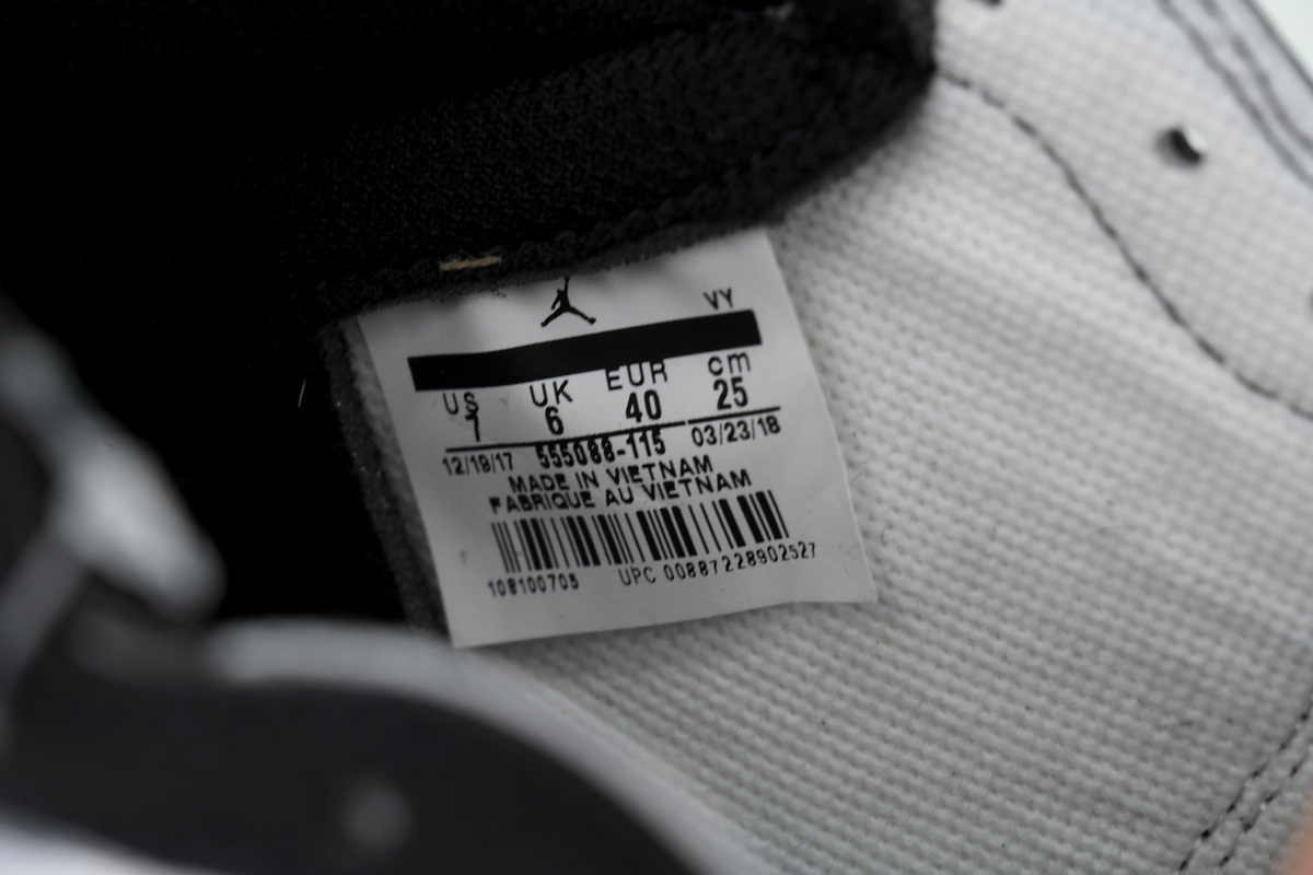 Air Jordan 1 Retro High OG 'Best Hand in the Game - Blue Moon' 555088-115