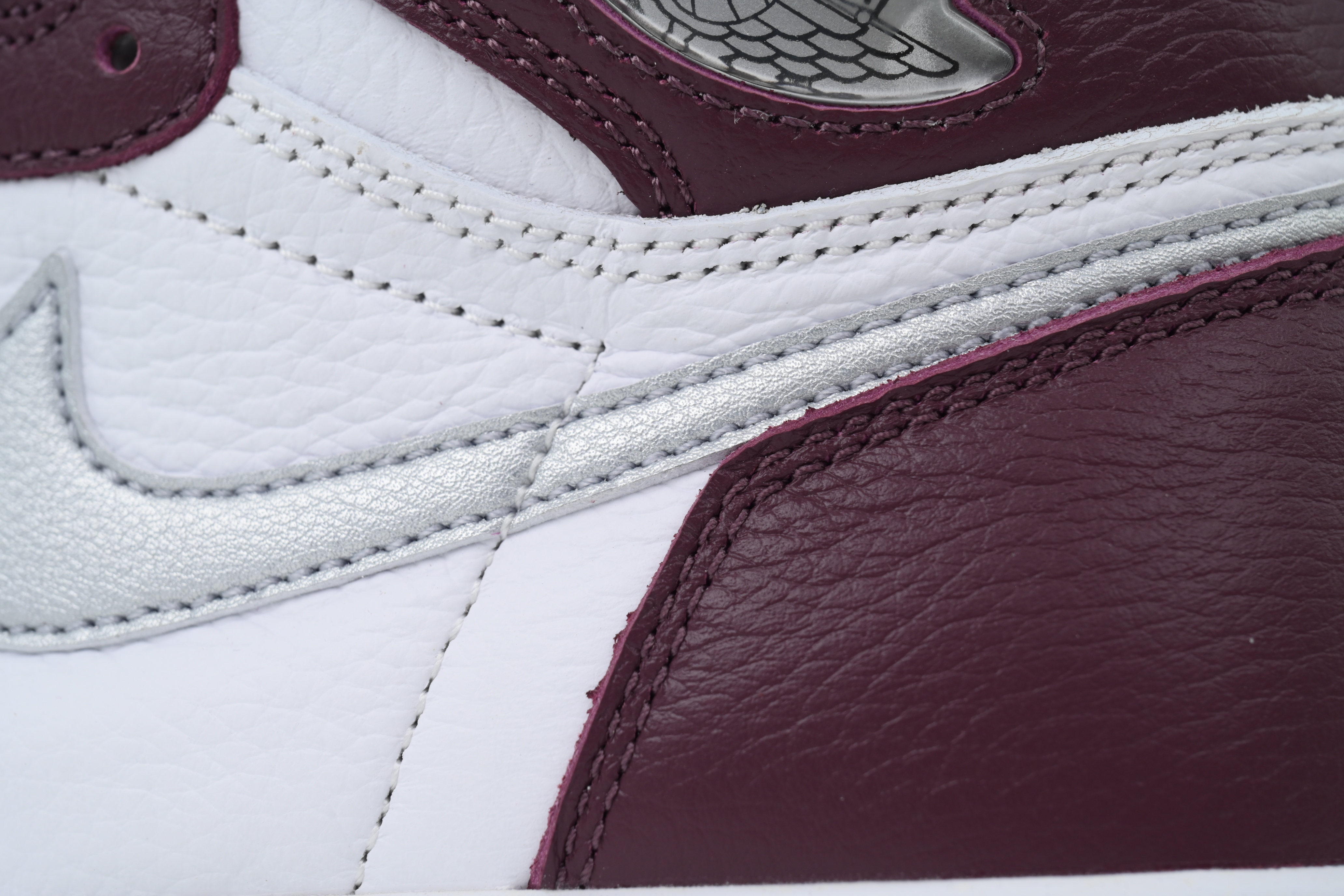 Air Jordan 1 Retro High OG 'Bordeaux' 555088-611