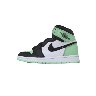 Air Jordan 1 Retro High OG 'Green Glow' DZ5485-130 01