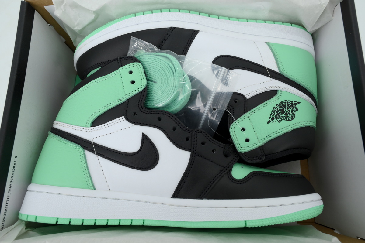 Air Jordan 1 Retro High OG 'Green Glow' DZ5485-130