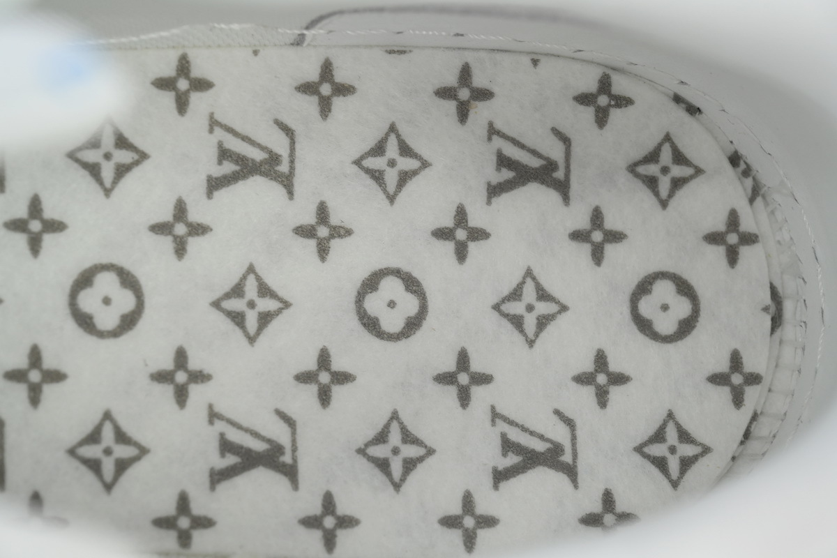 Louis Vuitton Trainer Murakami Takashi White 1AHEKE