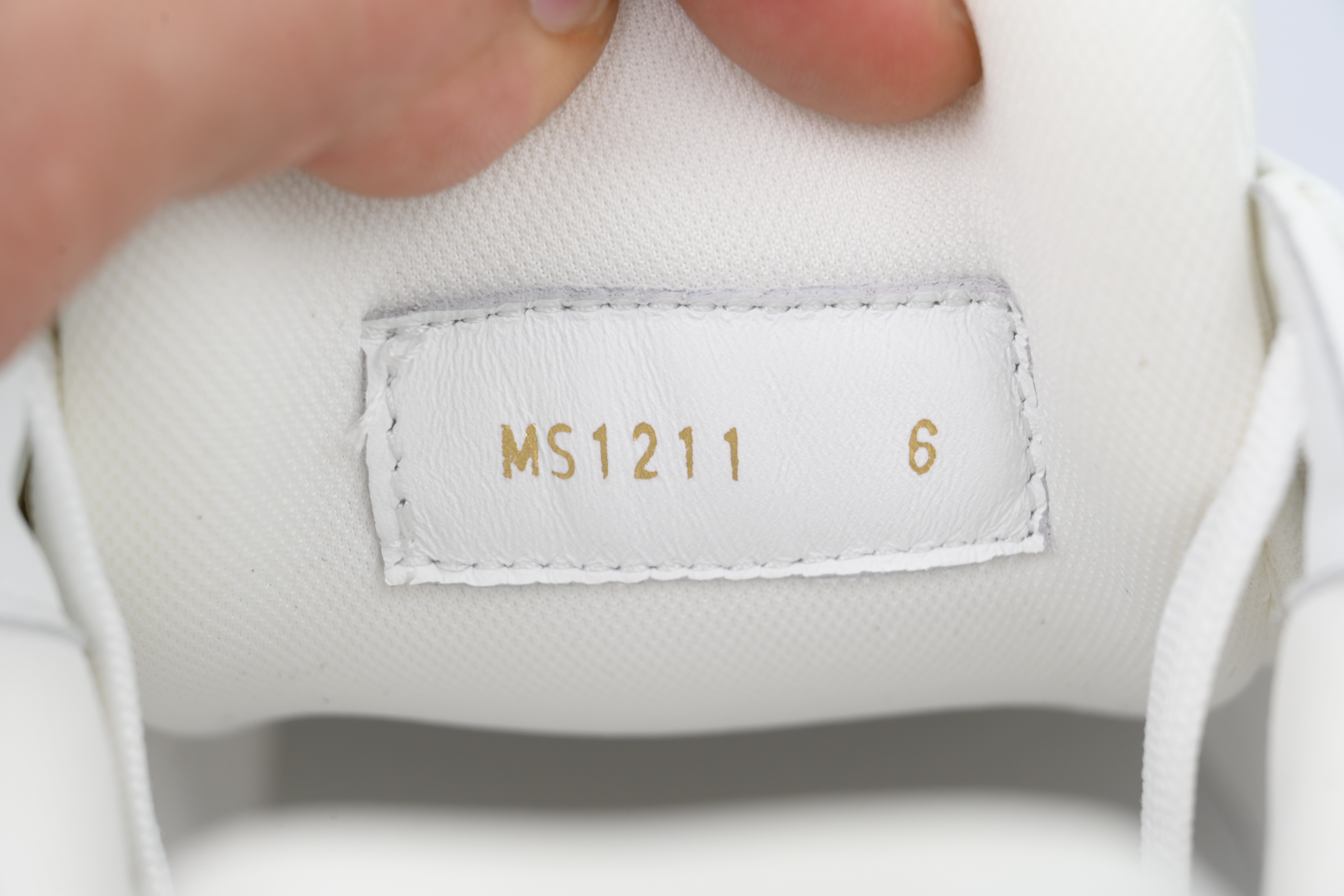 Louis Vuitton Trainer White Lychee Lacquer Skin 1AHT84