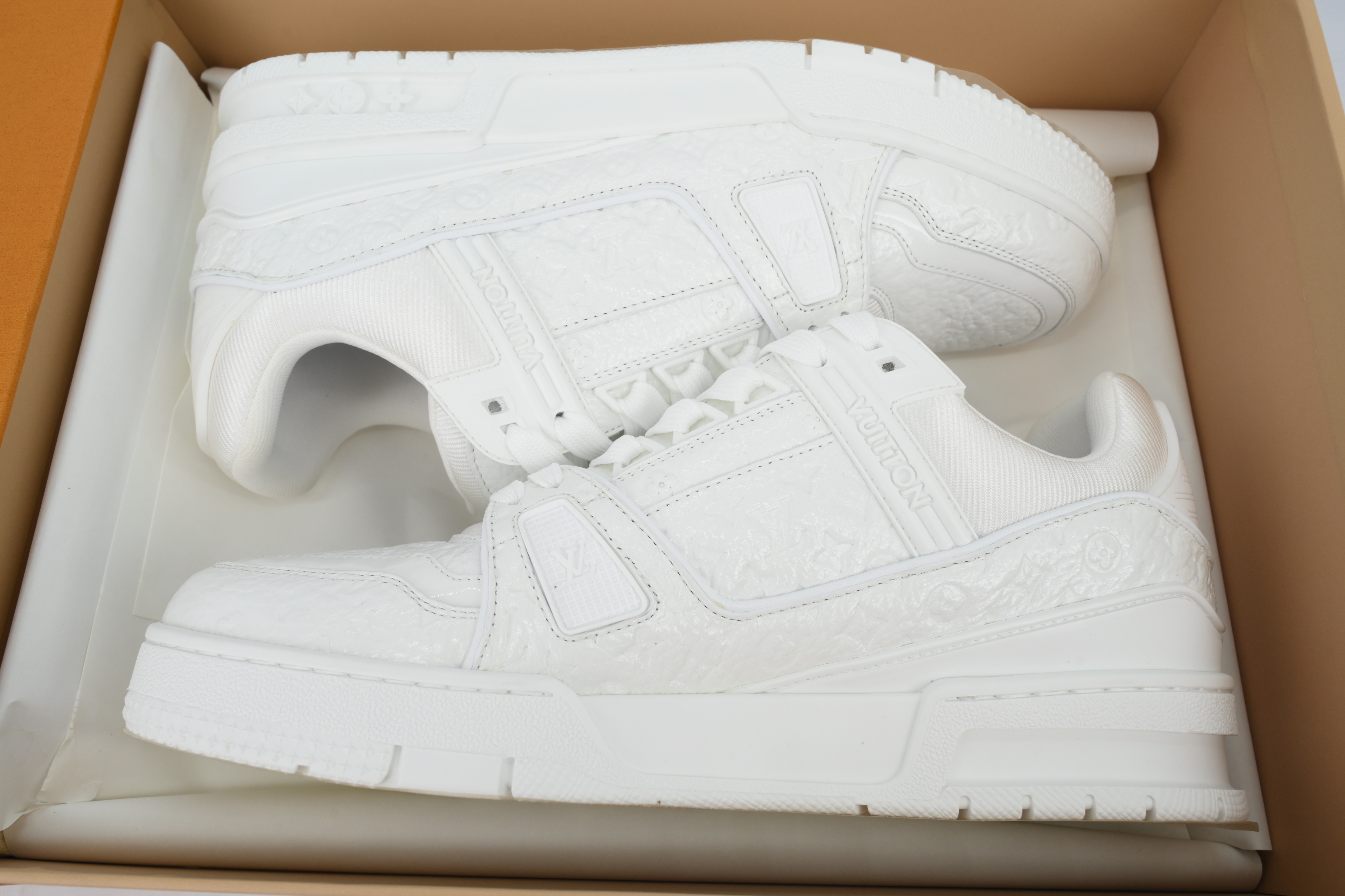 Louis Vuitton Trainer White Lychee Lacquer Skin 1AHT84