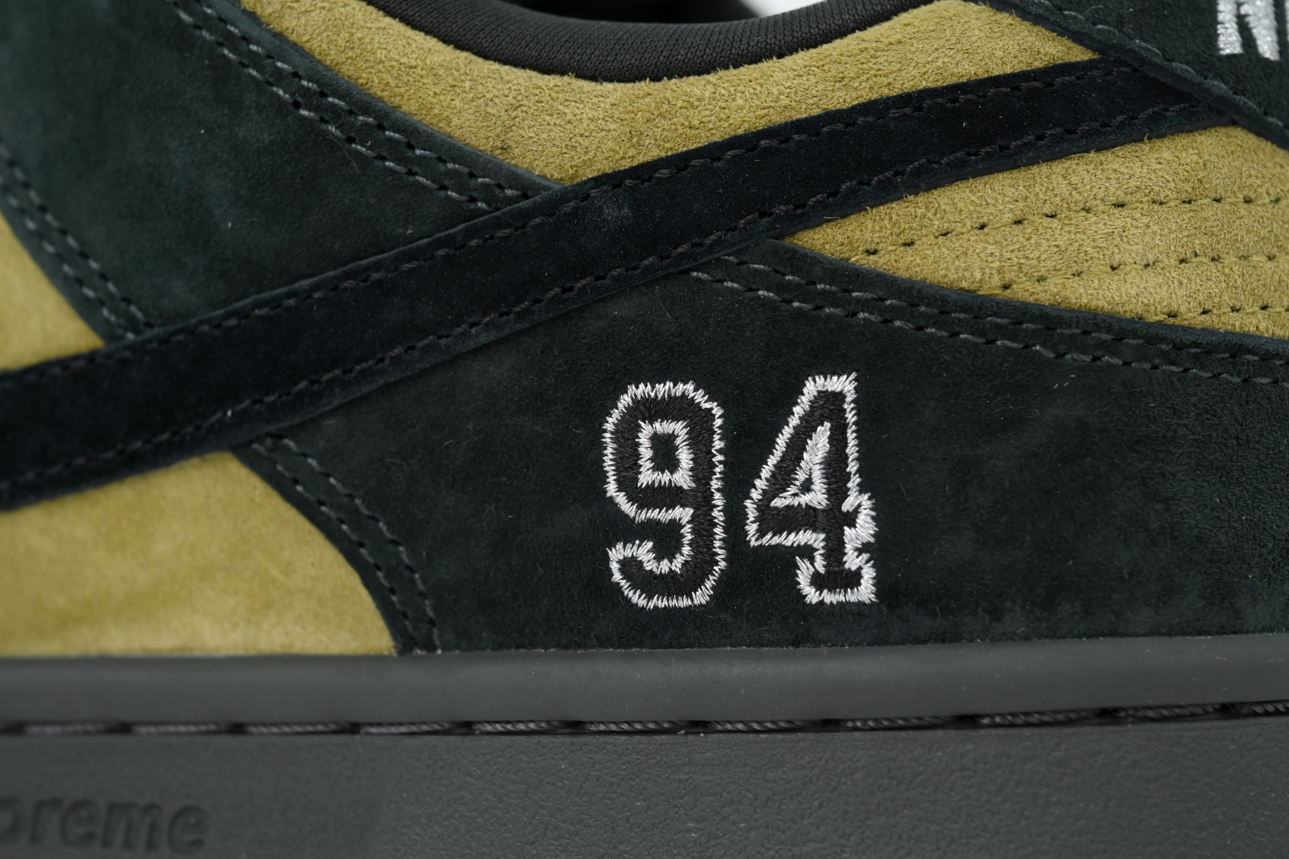 Nike Supreme x Dunk Low SB Camper Green HQ8487-300