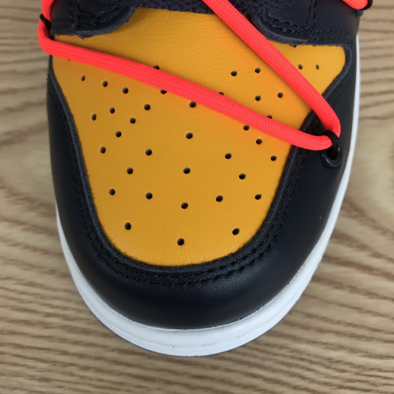 OFF-WHITE X Nike Dunk SB Low White Michigan CT0856-700