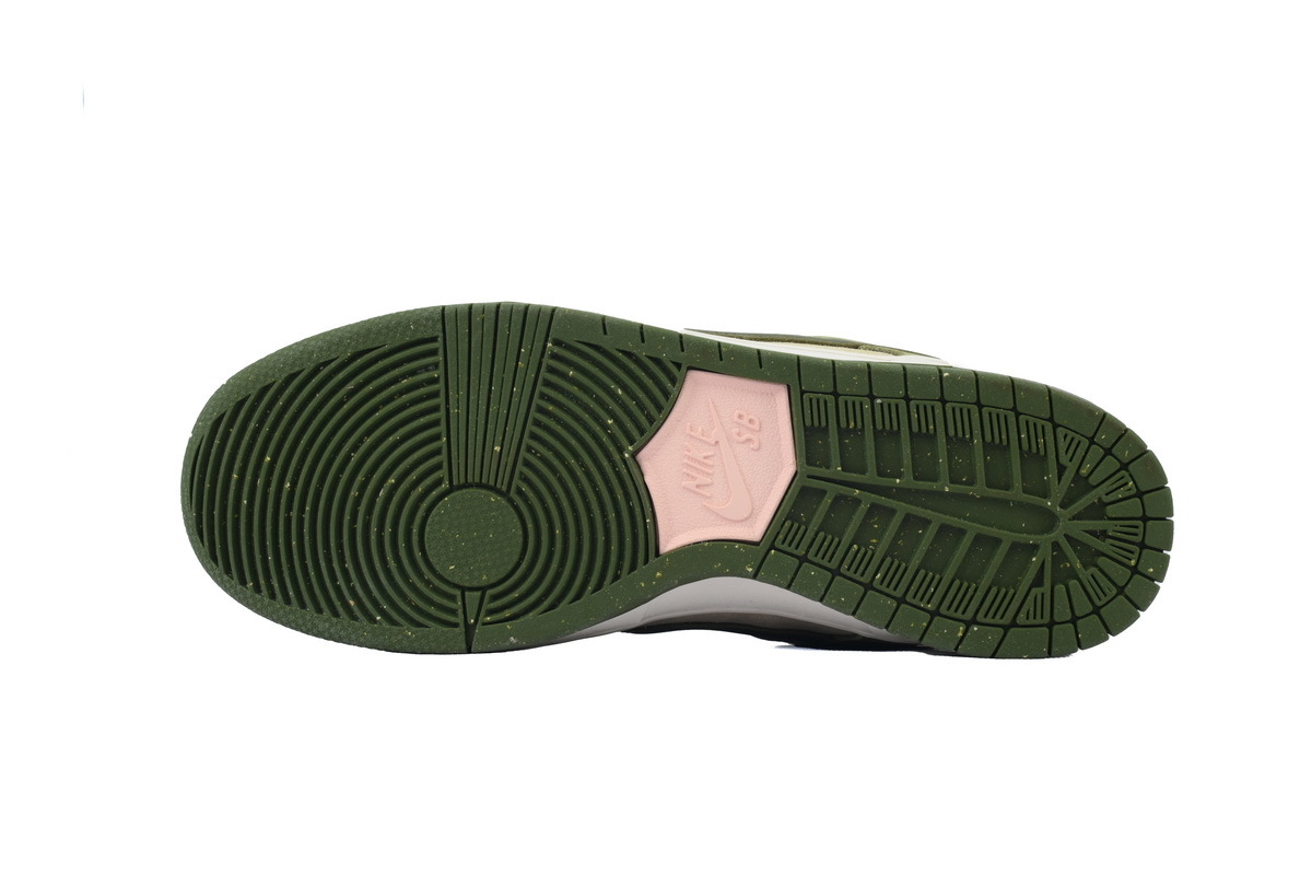 Yuto Horigome x Dunk Low SB Asparagus HF8022-300