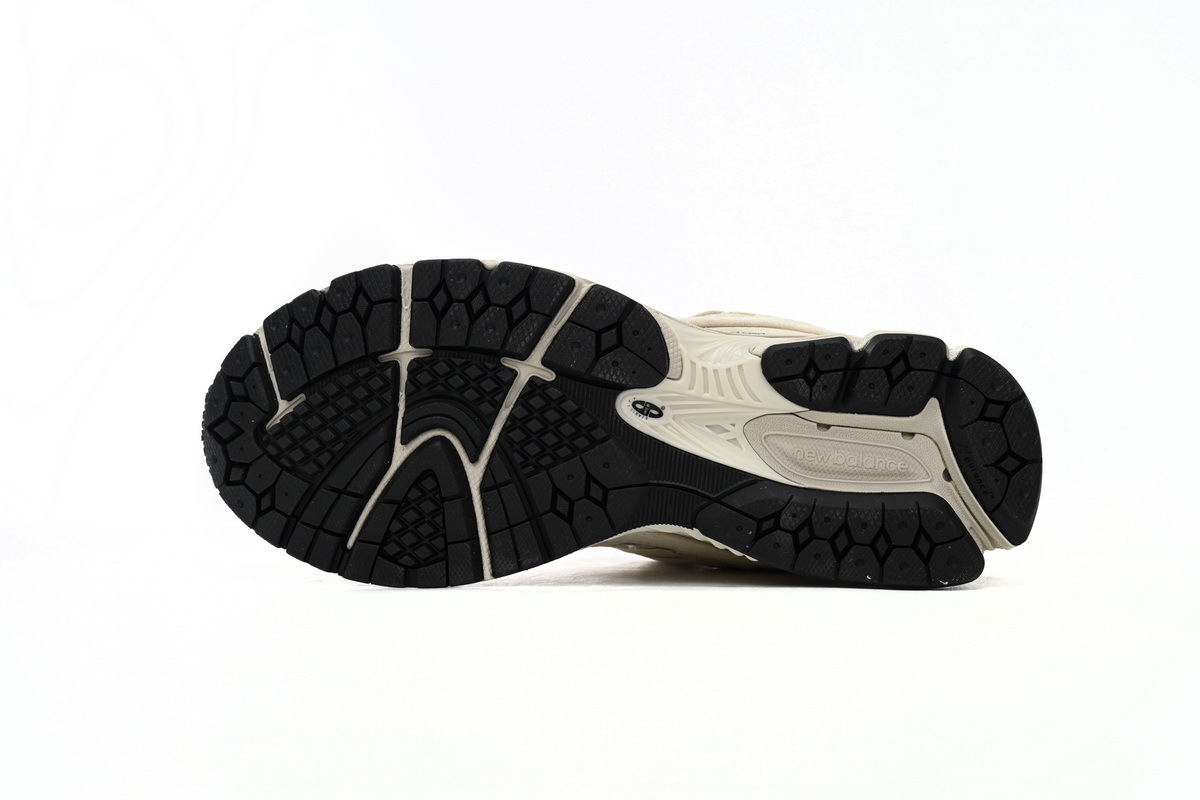 New Balance 2002R Beige M2002RE
