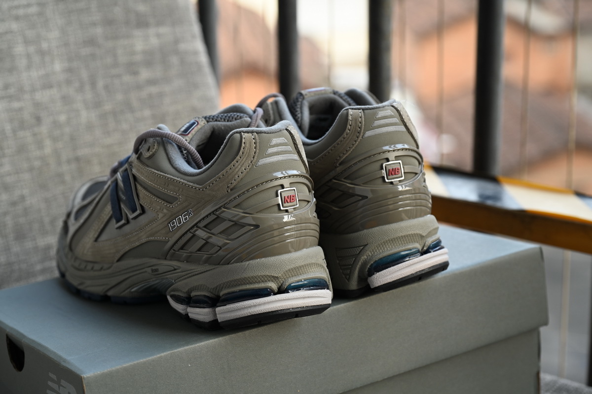 NEW BALANCE Grey M1906RB